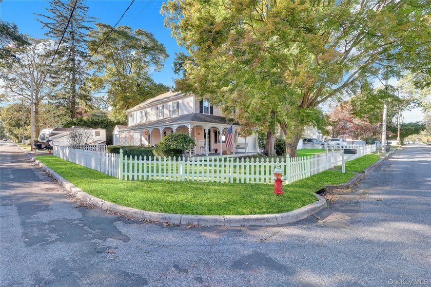 Welcome to this charming and beautifully maintained Colonial - photo 8