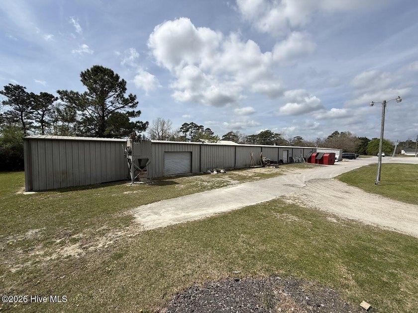 Warehouse , Manufacturing, Body shop, Storage , retail ? Located - photo 8