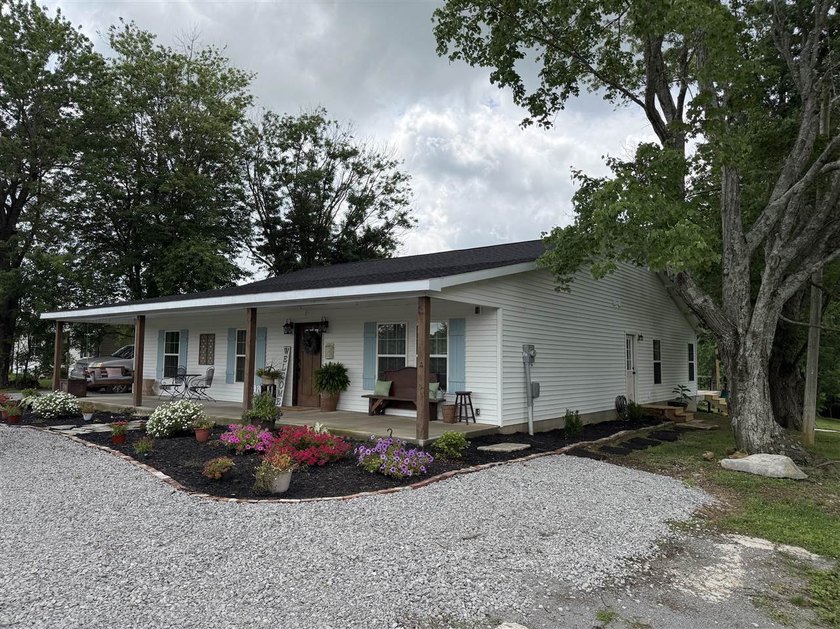Escape to your own private retreat just minutes from Lake Malone - photo 4