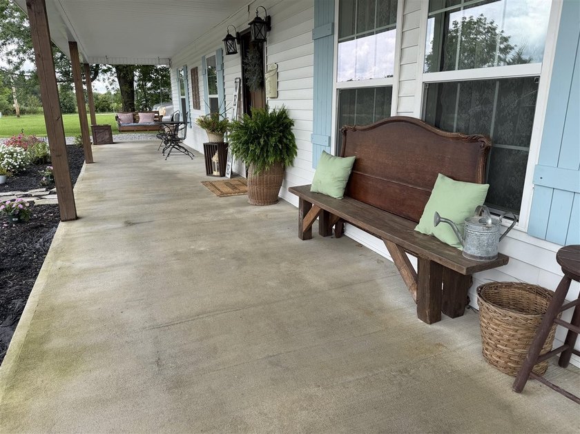 Escape to your own private retreat just minutes from Lake Malone - photo 7