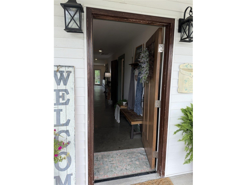 Escape to your own private retreat just minutes from Lake Malone - photo 8