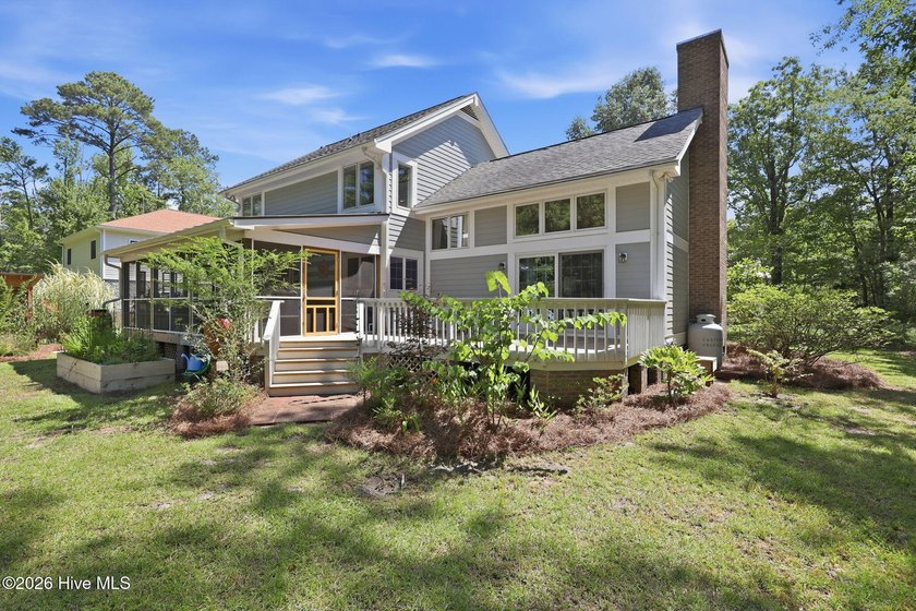 Welcome to this spacious 3-bedroom, 2.5-bath home nestled in one - photo 39