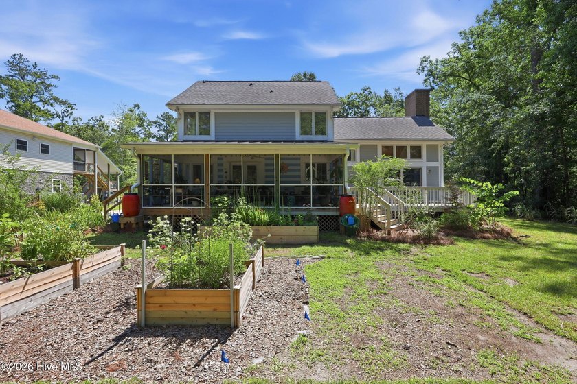 Welcome to this spacious 3-bedroom, 2.5-bath home nestled in one - photo 40