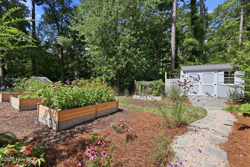 Welcome to this spacious 3-bedroom, 2.5-bath home nestled in one - photo 44