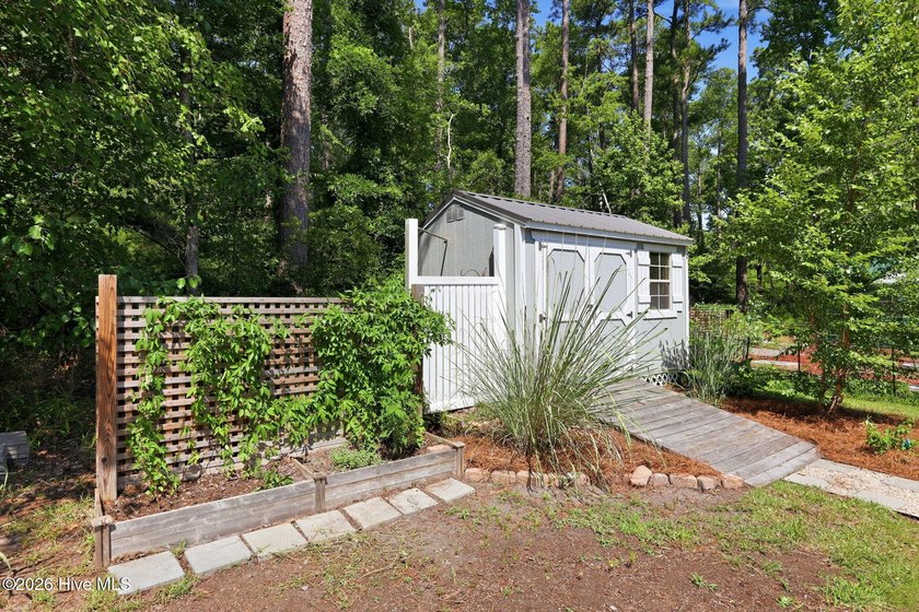 Welcome to this spacious 3-bedroom, 2.5-bath home nestled in one - photo 45