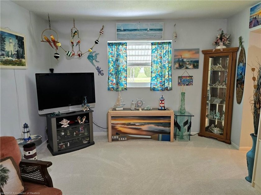 Move-in ready 2/2 at Spring Lake! Year-round living, seasonal - photo 13