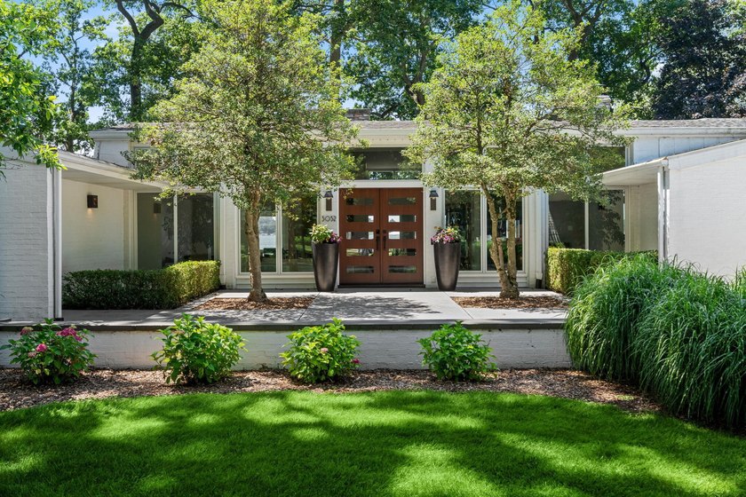 Experience one of Gull Lake's most extraordinary waterfront - photo 15