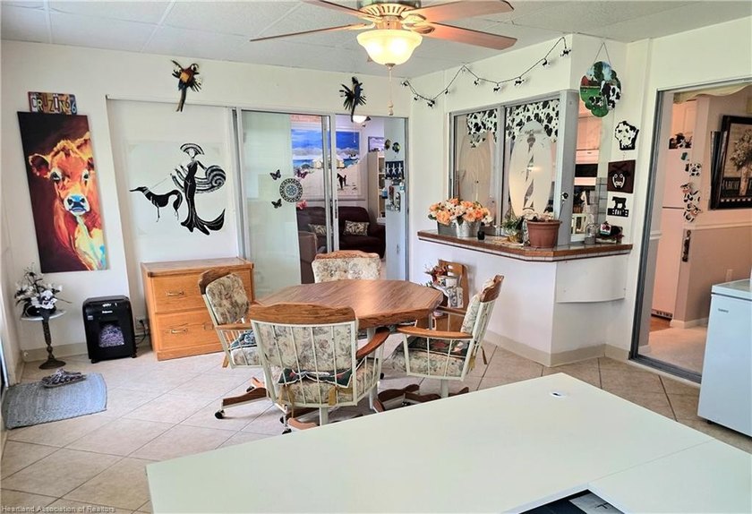 Move-in ready 2/2 at Spring Lake! Year-round living, seasonal - photo 17