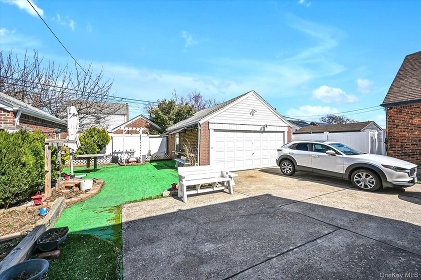 Welcome to this Move-In Ready Detached Colonial situated on a - photo 18