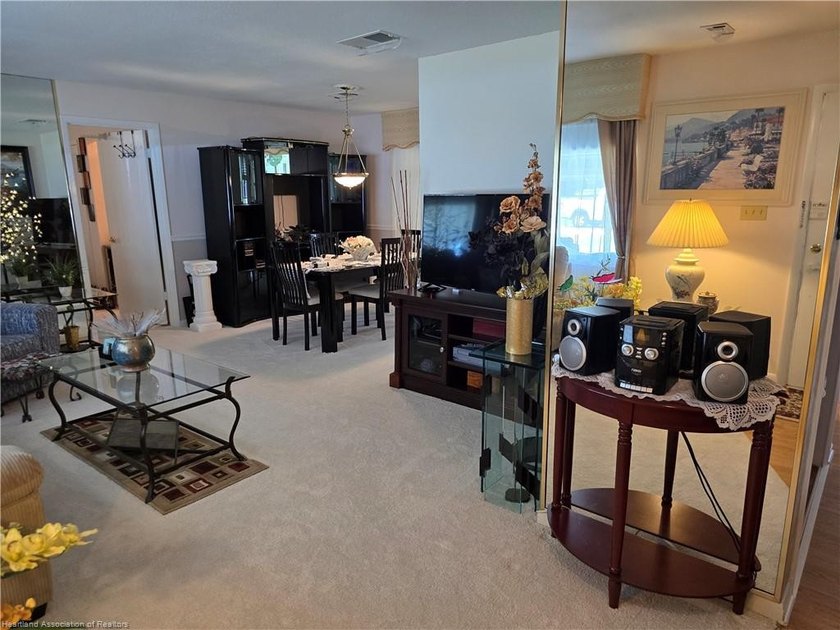 Move-in ready 2/2 at Spring Lake! Year-round living, seasonal - photo 21