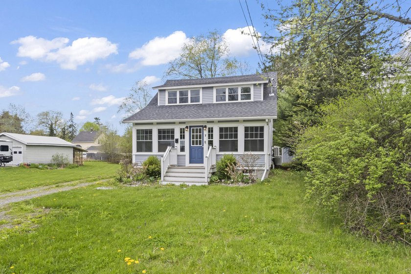 This charming downtown bungalow can't wait to meet you! With - photo 4