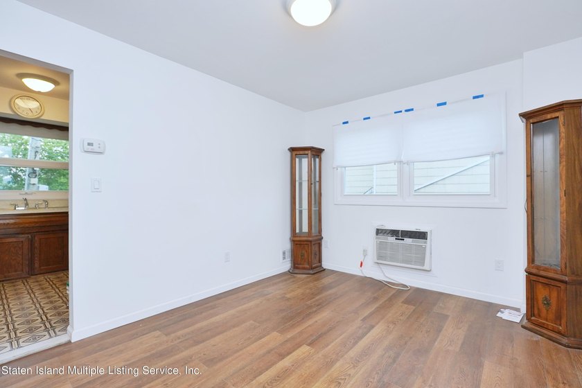 PRIME LOCATION- HARDWOOD FLOORS, NEW BATHROOM ON 1ST FLOOR, 3 - photo 4