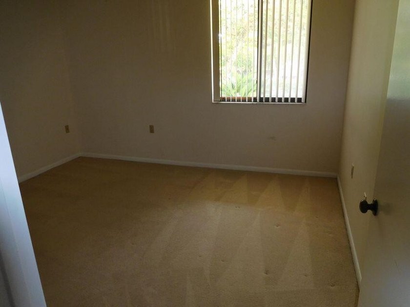 CHAMING AND WELL KEPT 2BDRM/2BTH FIRST FLOOR UNIT PARK IN FRONT - photo 6