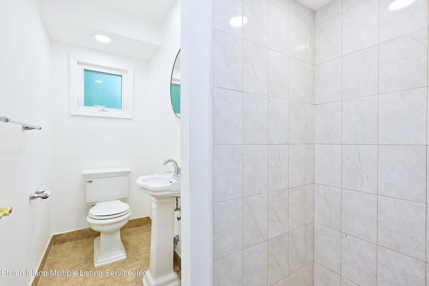 PRIME LOCATION- HARDWOOD FLOORS, NEW BATHROOM ON 1ST FLOOR, 3 - photo 7