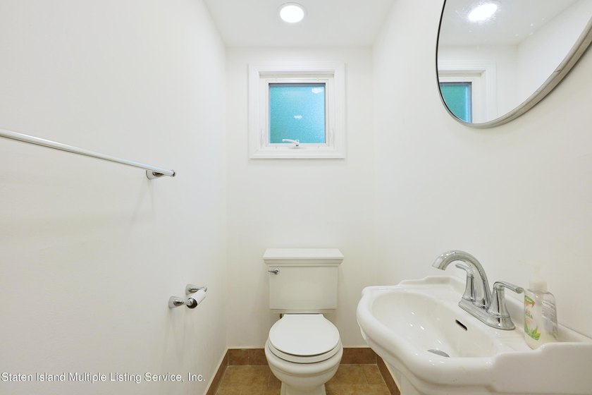 PRIME LOCATION- HARDWOOD FLOORS, NEW BATHROOM ON 1ST FLOOR, 3 - photo 8