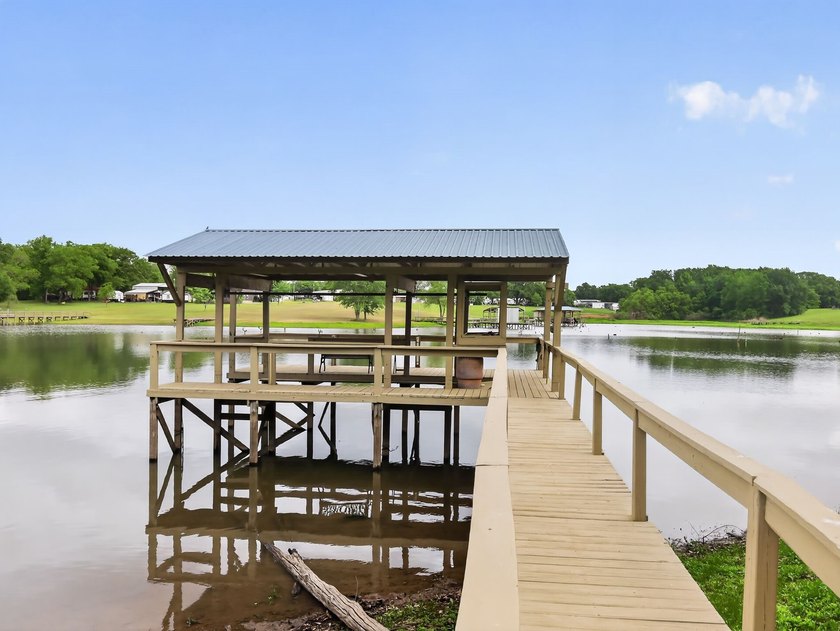 Unique opportunity to own two adjacent lake-area properties in - photo 4