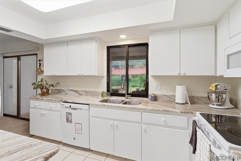 From the moment you arrive, this beautifully maintained - photo 14