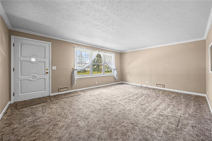 Beautifully maintained and lovingly cared for over the past 30 - photo 17