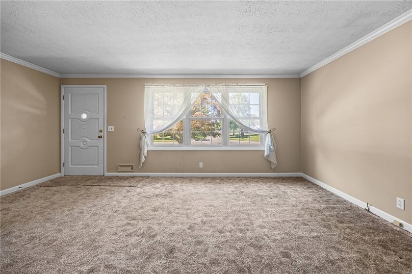 Beautifully maintained and lovingly cared for over the past 30 - photo 21