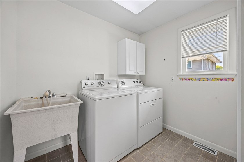 Beautifully maintained and lovingly cared for over the past 30 - photo 23