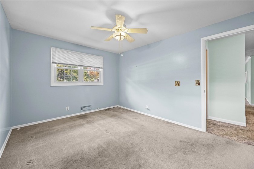 Beautifully maintained and lovingly cared for over the past 30 - photo 35