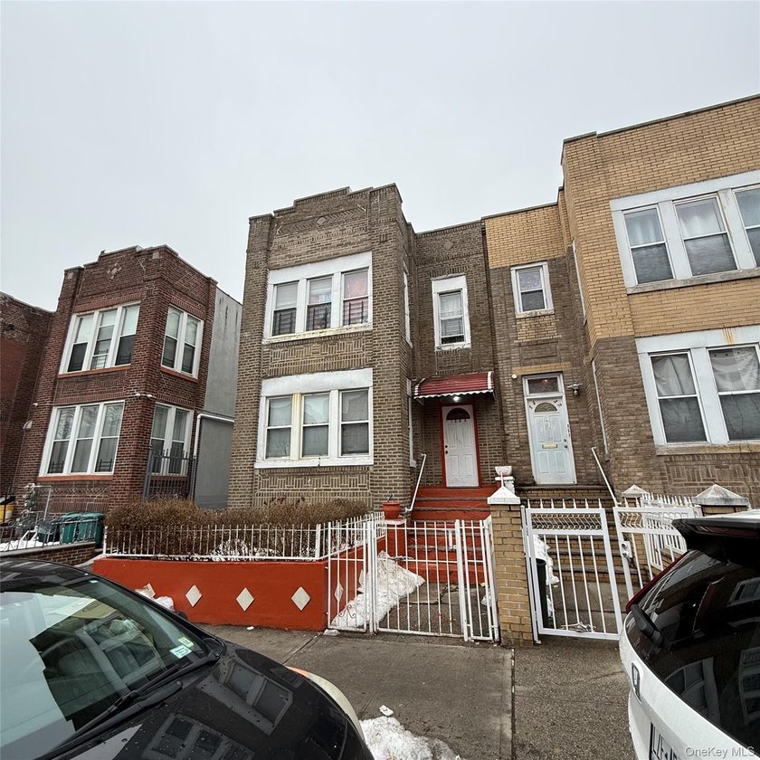 Bronx/Soundview section. INVESTOR OPPORTUNITY ! R6 zoning, lot - photo 2