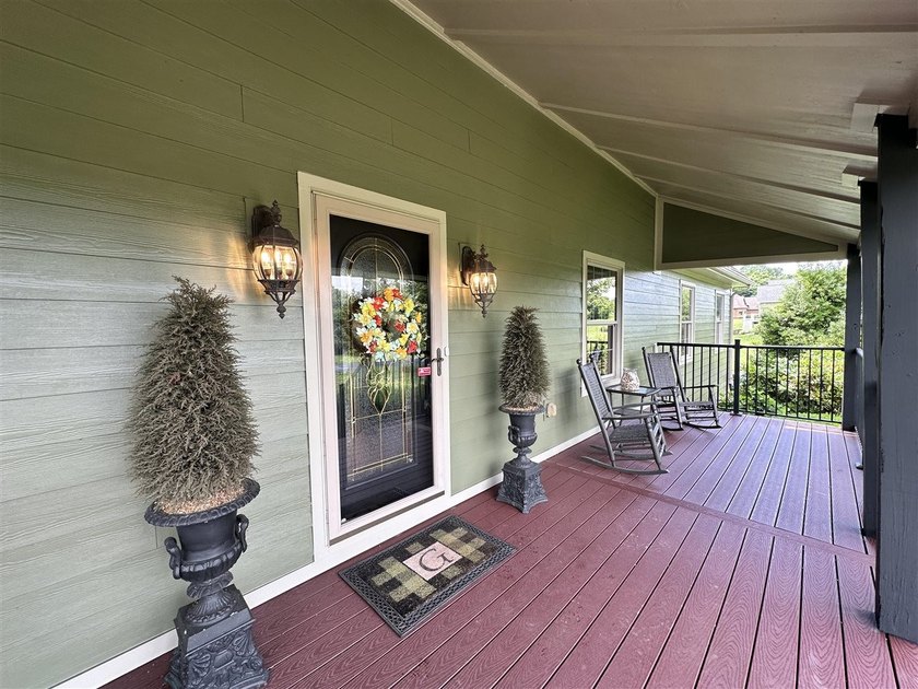 Gorgeous Turn-Key Lakefront Home on Barren River Lake! Wake up - photo 5
