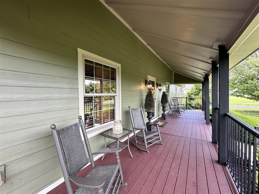 Gorgeous Turn-Key Lakefront Home on Barren River Lake! Wake up - photo 6