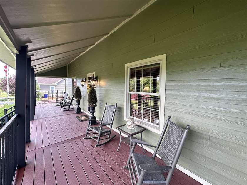 Gorgeous Turn-Key Lakefront Home on Barren River Lake! Wake up - photo 8