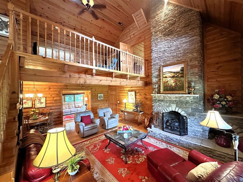 Gorgeous Turn-Key Lakefront Home on Barren River Lake! Wake up - photo 10