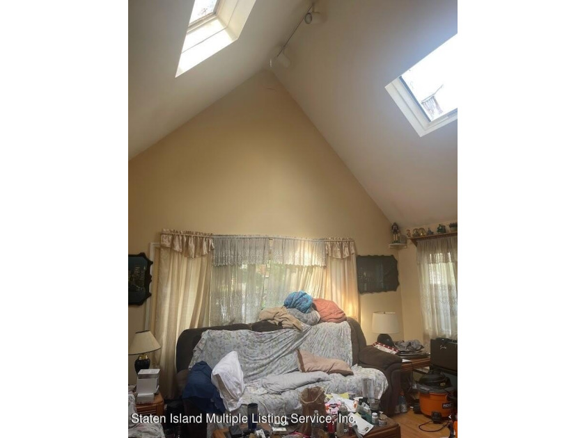SHORT SALE SUBJECT TO 3RD PARTY APPROVAL. CASH OFFERS ONLY - photo 3