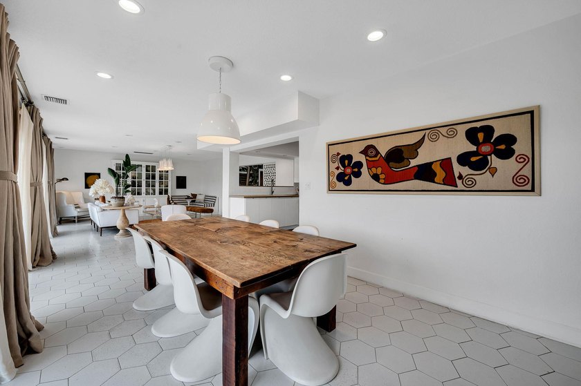 Palm Springs meets South Florida in this distinctive mid-century - photo 19