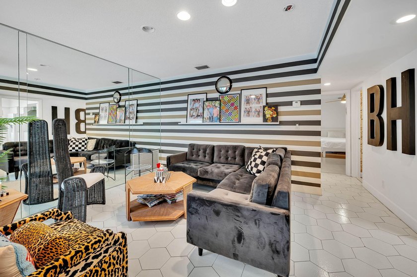 Palm Springs meets South Florida in this distinctive mid-century - photo 20