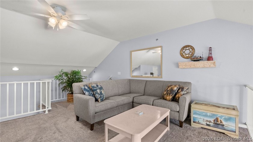 Welcome to this beautiful top-floor, turnkey condo in the heart - photo 24
