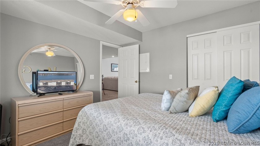 Welcome to this beautiful top-floor, turnkey condo in the heart - photo 27