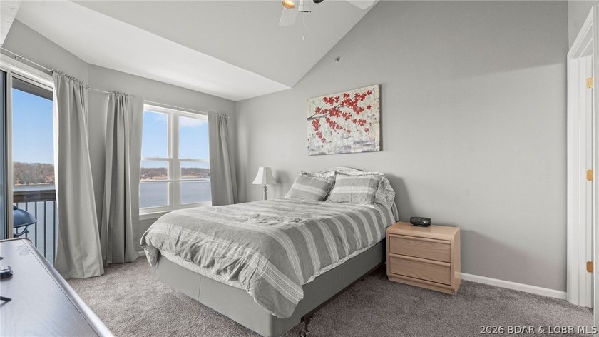 Welcome to this beautiful top-floor, turnkey condo in the heart - photo 29