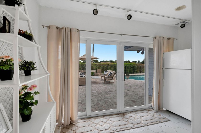 Palm Springs meets South Florida in this distinctive mid-century - photo 32