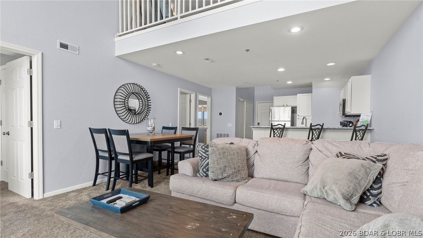Welcome to this beautiful top-floor, turnkey condo in the heart - photo 33