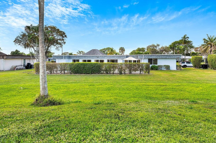 Palm Springs meets South Florida in this distinctive mid-century - photo 38