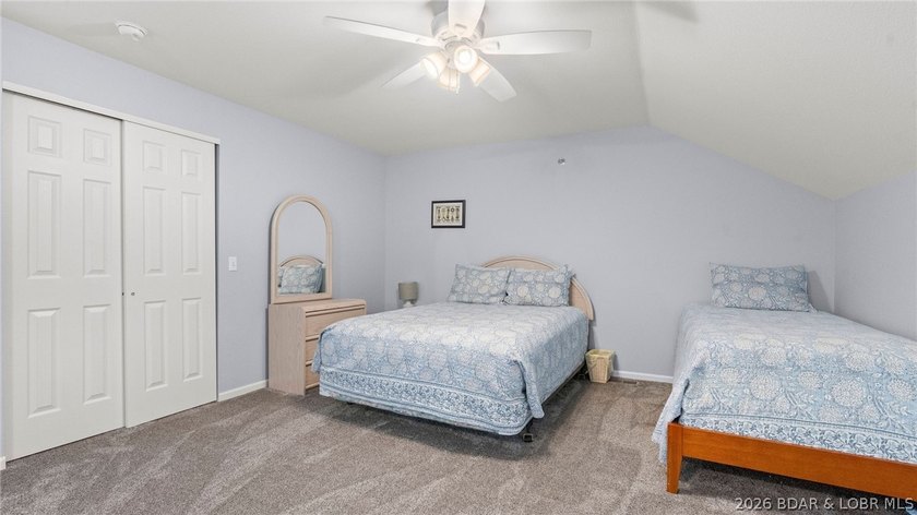 Welcome to this beautiful top-floor, turnkey condo in the heart - photo 39