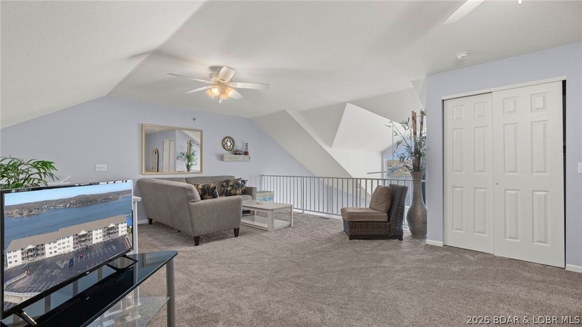 Welcome to this beautiful top-floor, turnkey condo in the heart - photo 40