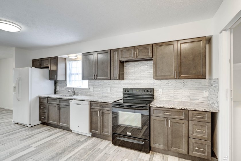 Welcome to 12302 Country Club Drive in the desirable Sandy Creek - photo 11