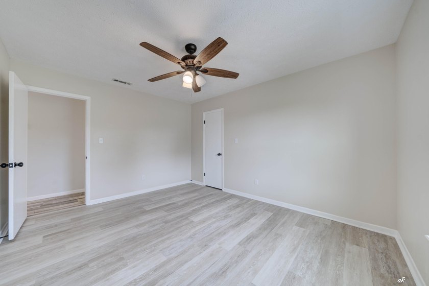 Welcome to 12302 Country Club Drive in the desirable Sandy Creek - photo 20