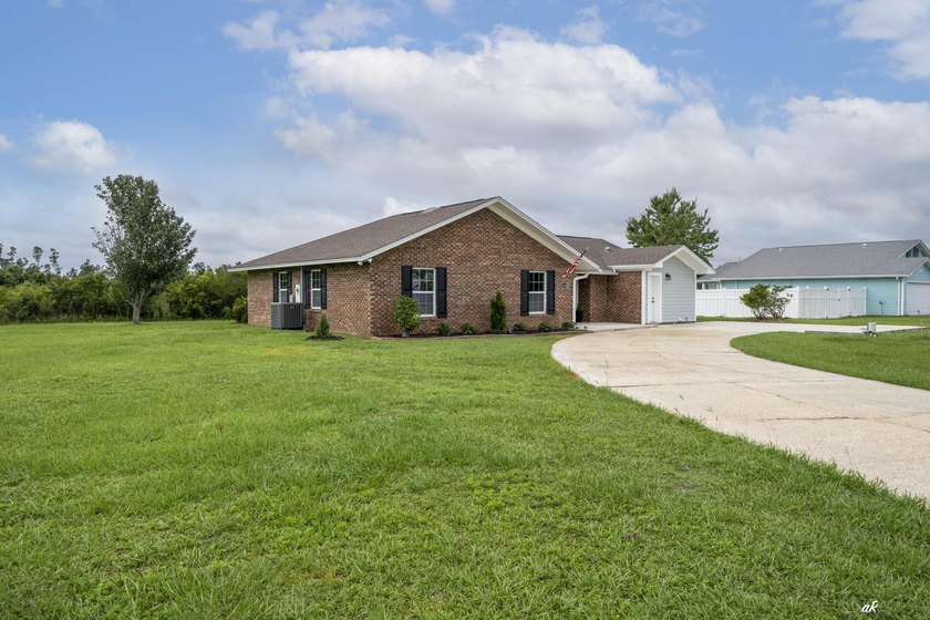 Welcome to 12302 Country Club Drive in the desirable Sandy Creek - photo 28