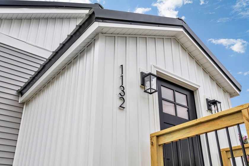 Fully renovated and move-in ready, this stylish yet cozy home - photo 2