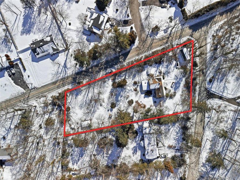 Rare opportunity in Old Chester Hills! Set on a flat, private 1 - photo 5