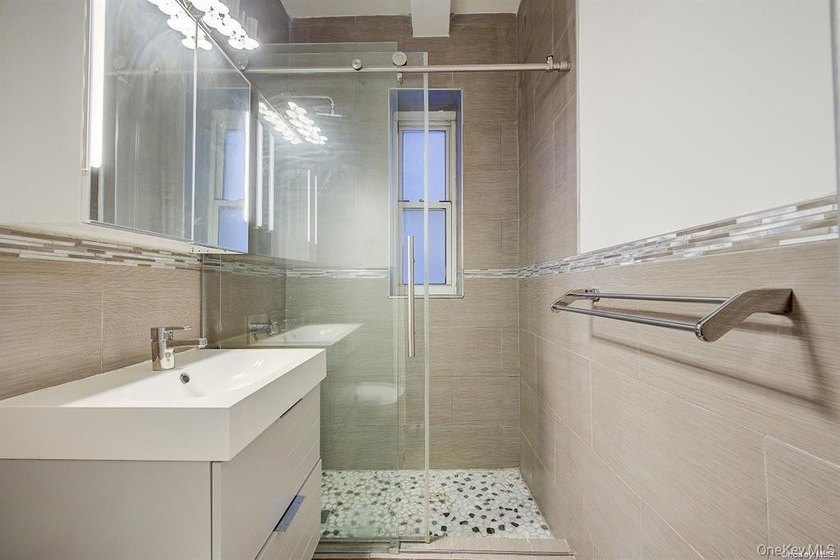 Step into this charming, fully renovated 1BR apartment in Prime - photo 11