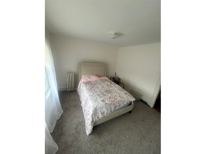 Great location minutes to Flushing Mainstreet Cozy 3 bedrooms - photo 2