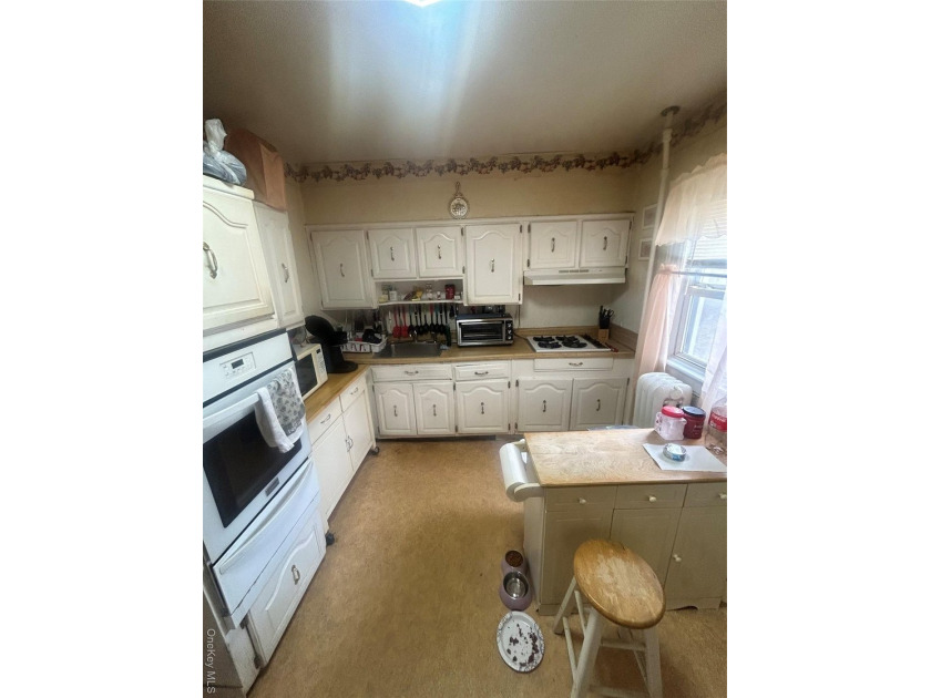 Great location minutes to Flushing Mainstreet Cozy 3 bedrooms - photo 3