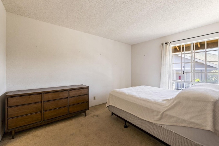 Two bedroom 1.5 bath second floor condo priced to sell in very - photo 16